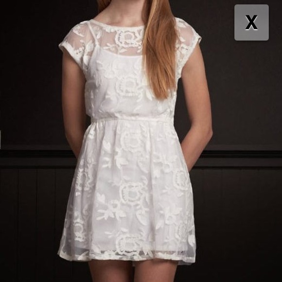 ❌SOLD IN BUNDLE❌Hollister White Floral Lace Dress - Picture 3 of 3