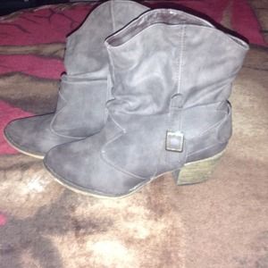 Brown Cowboy style Boots heels shoes casual new