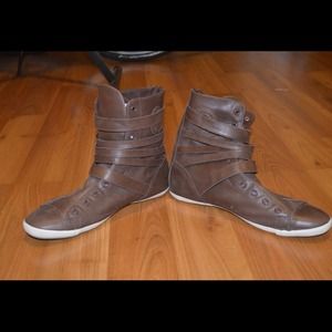 Converse brown leather sneakers