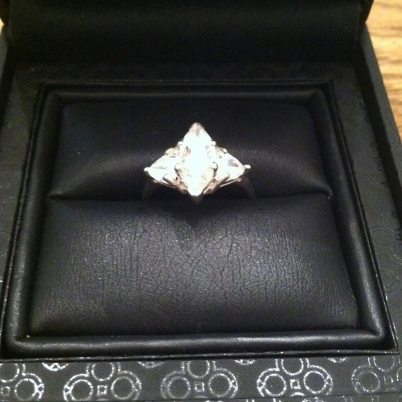 sterling silver Jewelry - 24hr sale! Stunning sterling silver and CZ ring