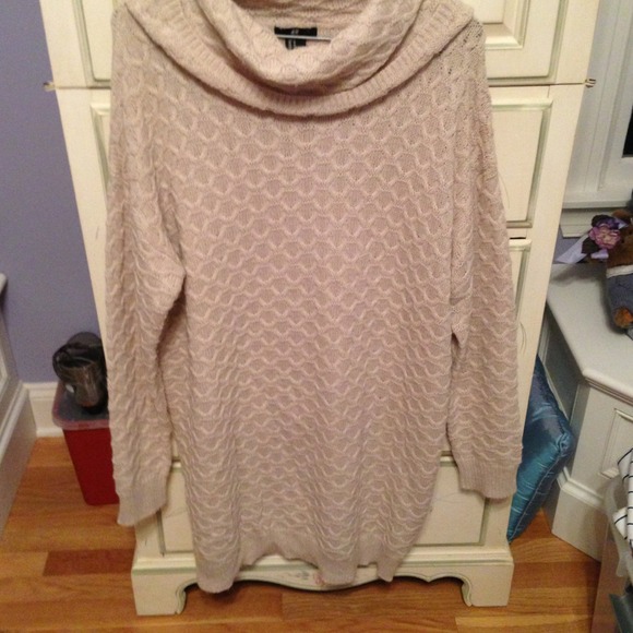 H&M Dresses & Skirts - NWOT long sleeve cowl neck sweater dress