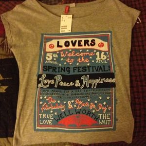 Tank with graphic design👾