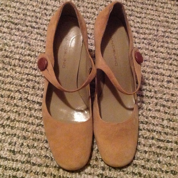 Bandolino Tan Suede Wedge Heel Shoes Size 7M - Picture 2 of 4