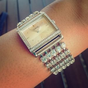 ⭕️sold 🔻Reduced Guess watch with diamond band