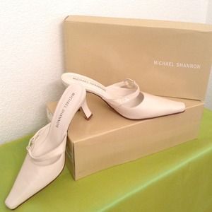 Classic formal bone slip-on's!