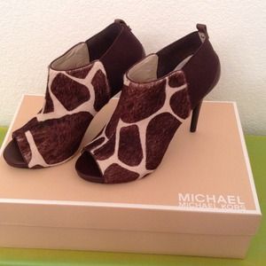 Michael Kors Genivee Giraffe print Bootie