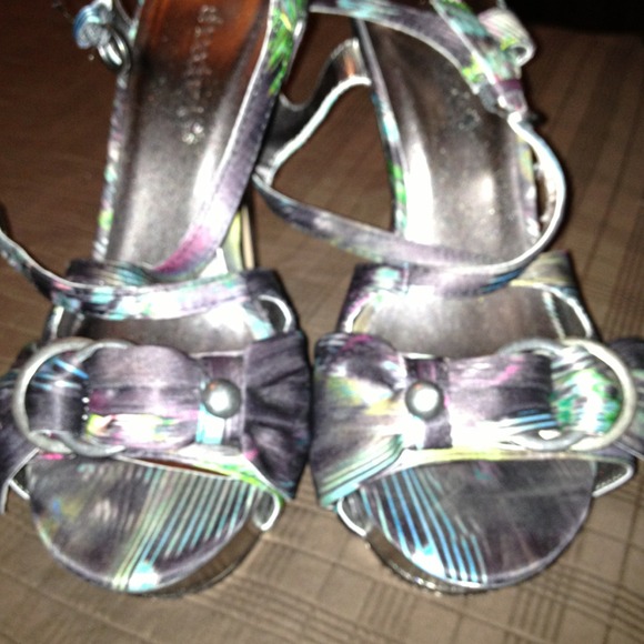 Shoes - Picture 2 of 4