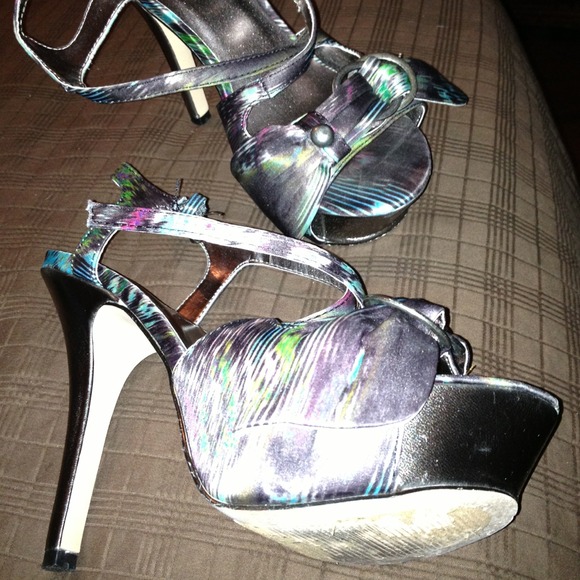 Shoes - Picture 3 of 4