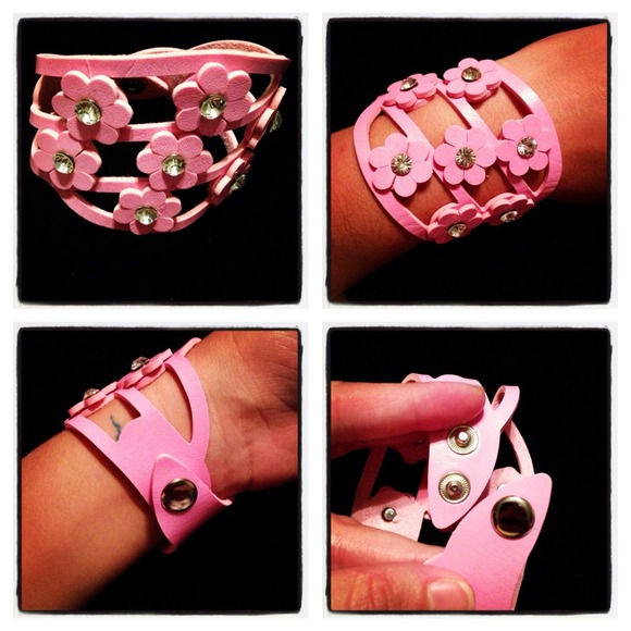Jewelry - SOLD IN BUNDLE Pink floral 🌺cuff BOGO FREE