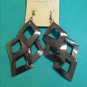 Dangly diamond shaped earrings