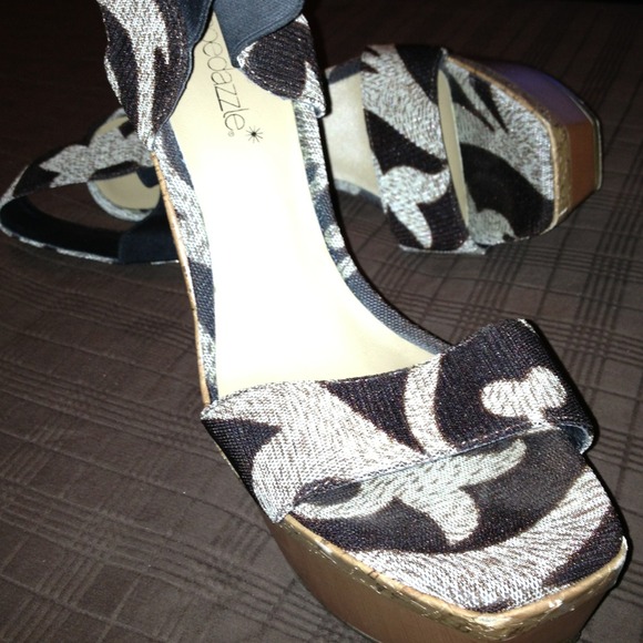 Shoes - Picture 2 of 4