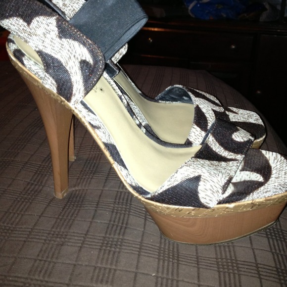 Shoes - Picture 4 of 4