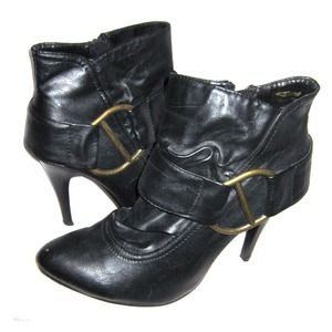 Ankle Boot with Heel and Buckle