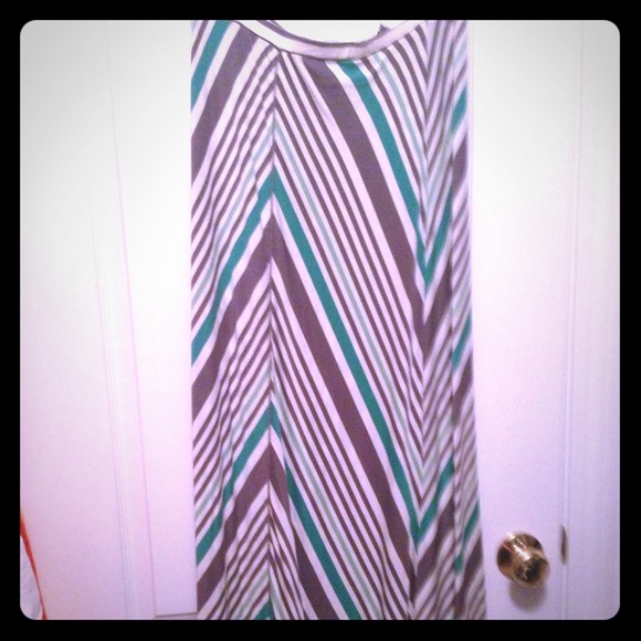 Chevron print maxi skirt.