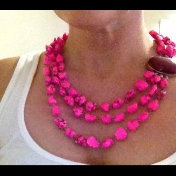 SOLD Hot pink stone necklace - Picture 3 of 4