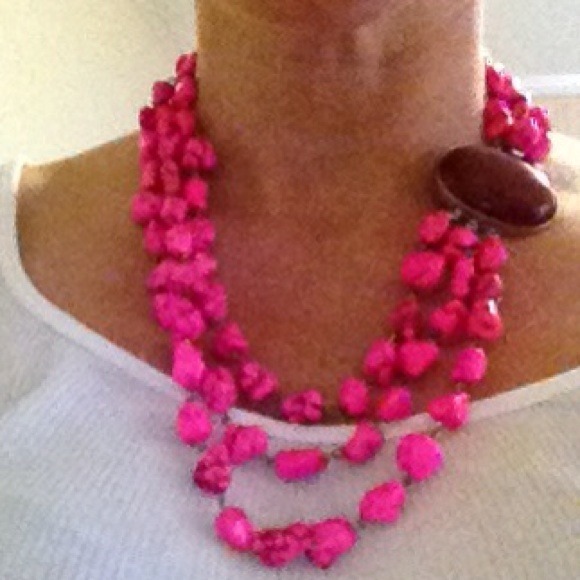 SOLD Hot pink stone necklace - Picture 4 of 4