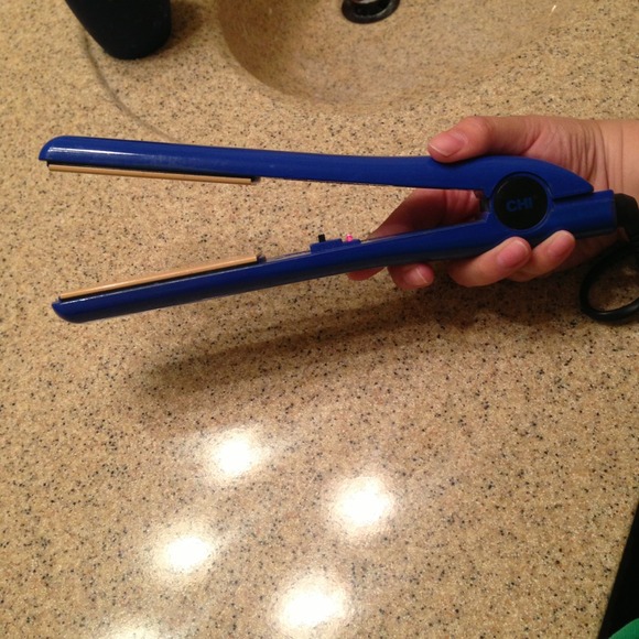 Blue chi hair straightener