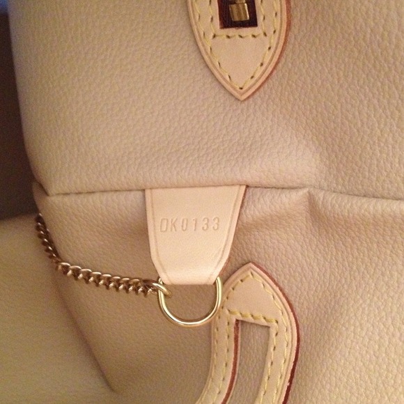 SOLD Authentic Louis Vuitton petite bucket bag - Picture 3 of 4