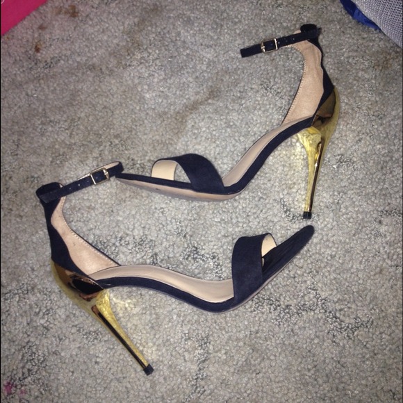 SOLD 💣💣Zara heels