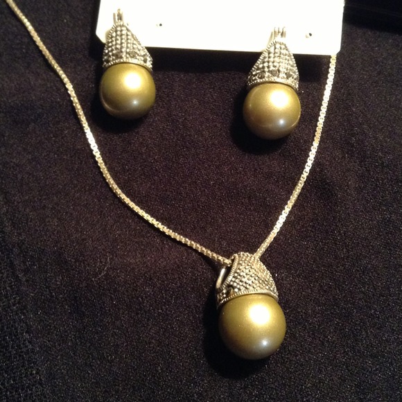 🔴🔴SOLD🔴🔴%✔SILVER  CHAIN AND EARRINGS