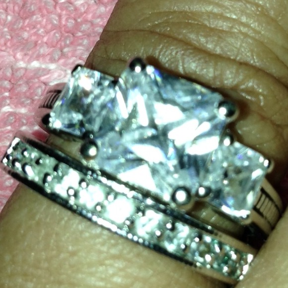 🔴SOLD🔴💎Cubic zirconia wedding ring set💎