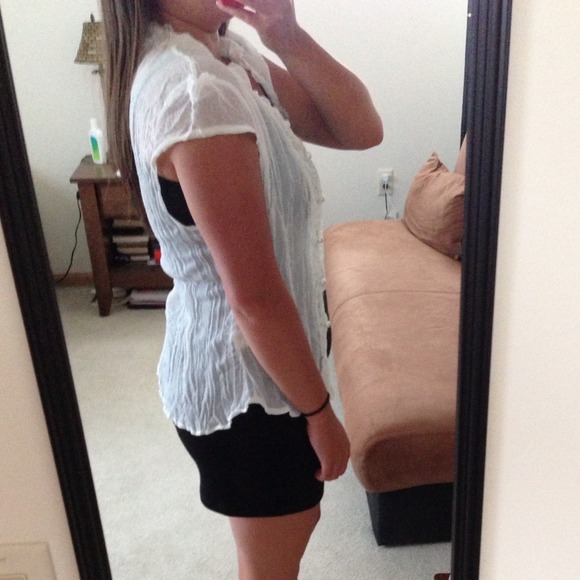 Little white cover up - Picture 2 of 3