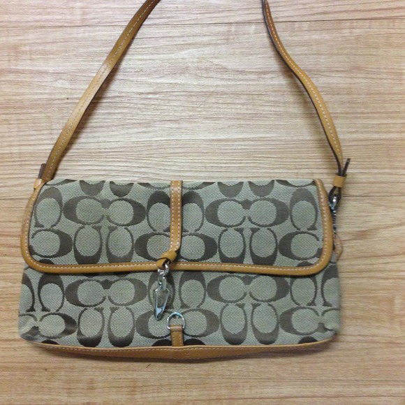 --------SOLD!----------------Gently used coach bag