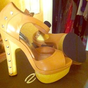 Bebe shoes in Tan