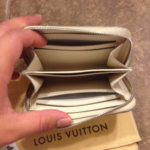 🅾SOLD🅾Authentic LV Epi Ivoire Zip Coin Wallet - Picture 3 of 4