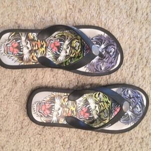 ED HARDY Flip Flops NWOT💛