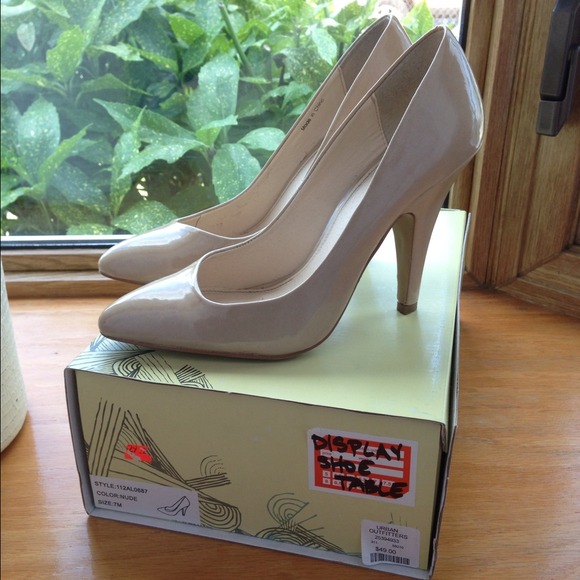 Kimchi Blue by UO nude patent leather pumps 7