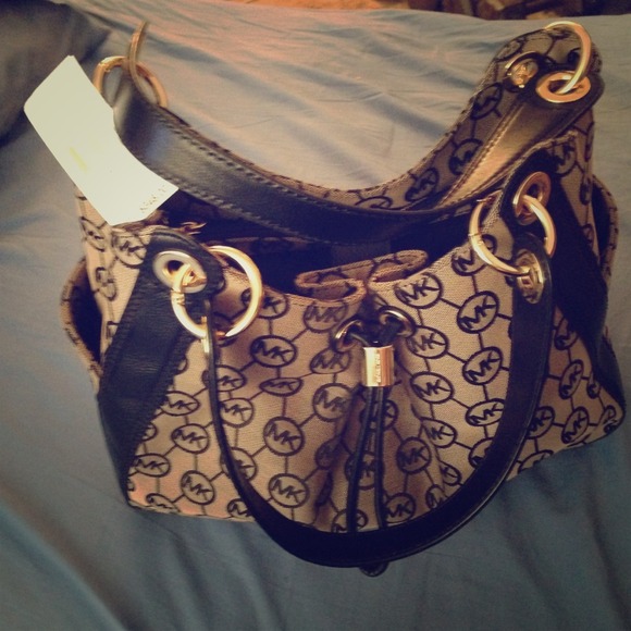 AUTHENTIC NWT MK PURSE