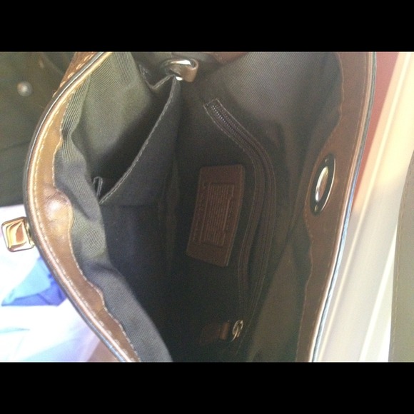 💢Sold💢 Coach Handbag - Picture 3 of 4