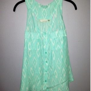 🔹Reserved🔹Tribal shirt NWOT.