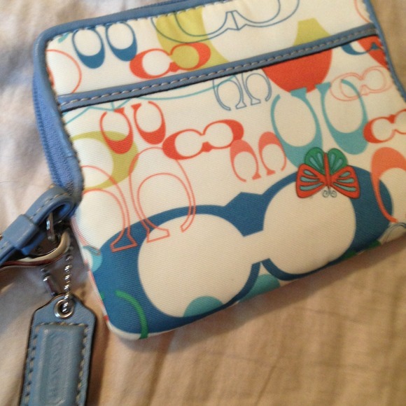 ⚠️REDUCED✨Authentic Coach Wristlet✨ - Picture 3 of 3