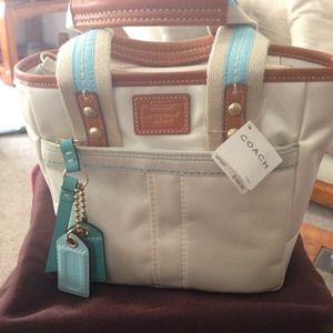 Authentic Coach Hamptons Weekend Small Tote!!! NWT
