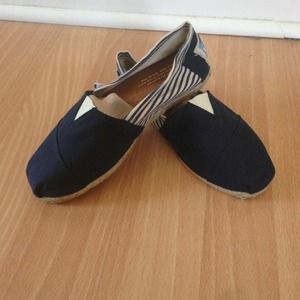 University Navy Toms