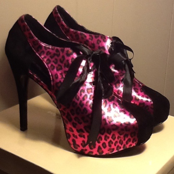 pink and black high heel tie-up pumps