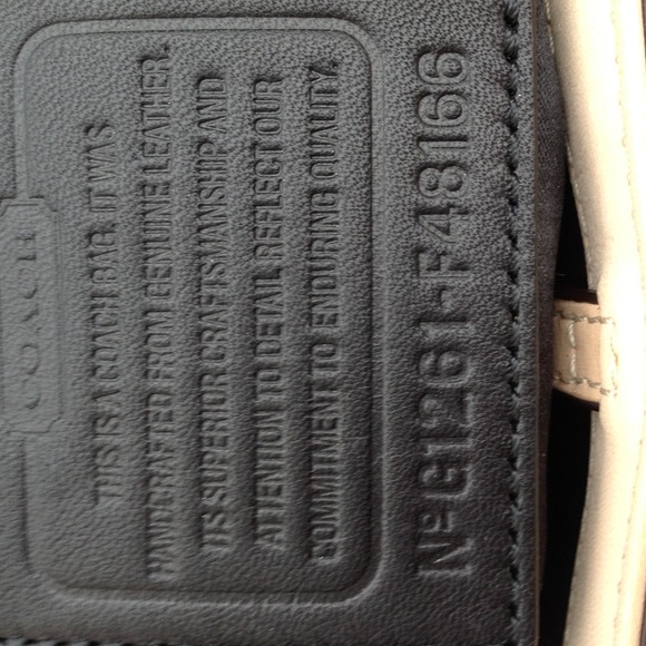 ❤SOLD ❤authentic coach tote w/scarf - Picture 4 of 4