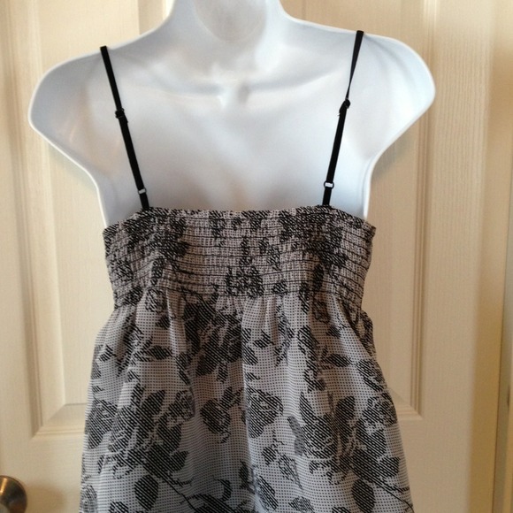 Volcom top - Picture 3 of 4