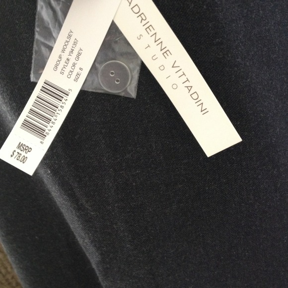 🙅🏾♂️SOLD-Charcoal grey Adrienne Vittadini skirt - Picture 3 of 3