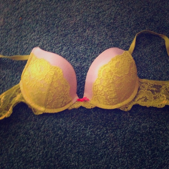 Victoria's Secret 32C bra.