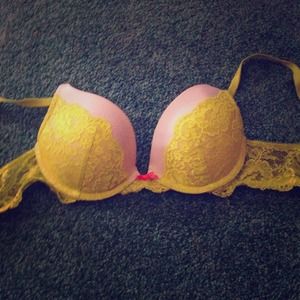 Victoria's Secret 32C bra.