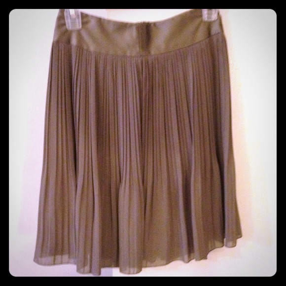 H&M Dresses & Skirts - Pleated skirt