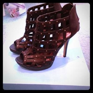 *REDUCED* Black cage style heel w/ studs