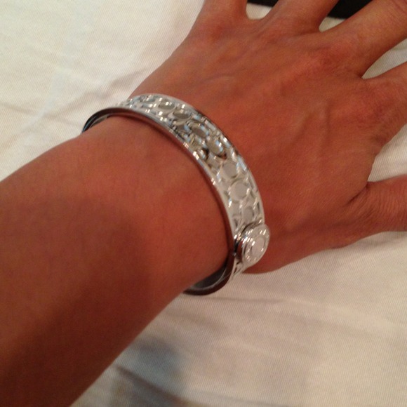 🚫SOLD!!!🚫 Coach silver wrist bangle - Picture 3 of 4