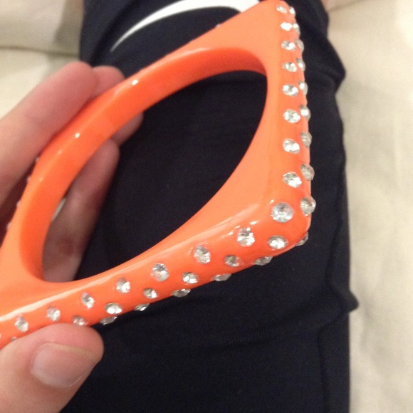 Orange square dangle bracelet🌟