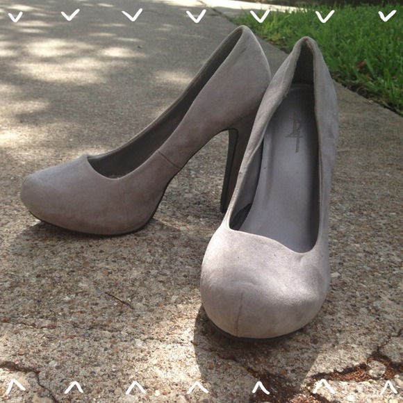 >Traded< grey suede pumps