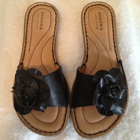 Black flowered sandals size 7 m