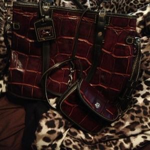 Dooney and bourke purse